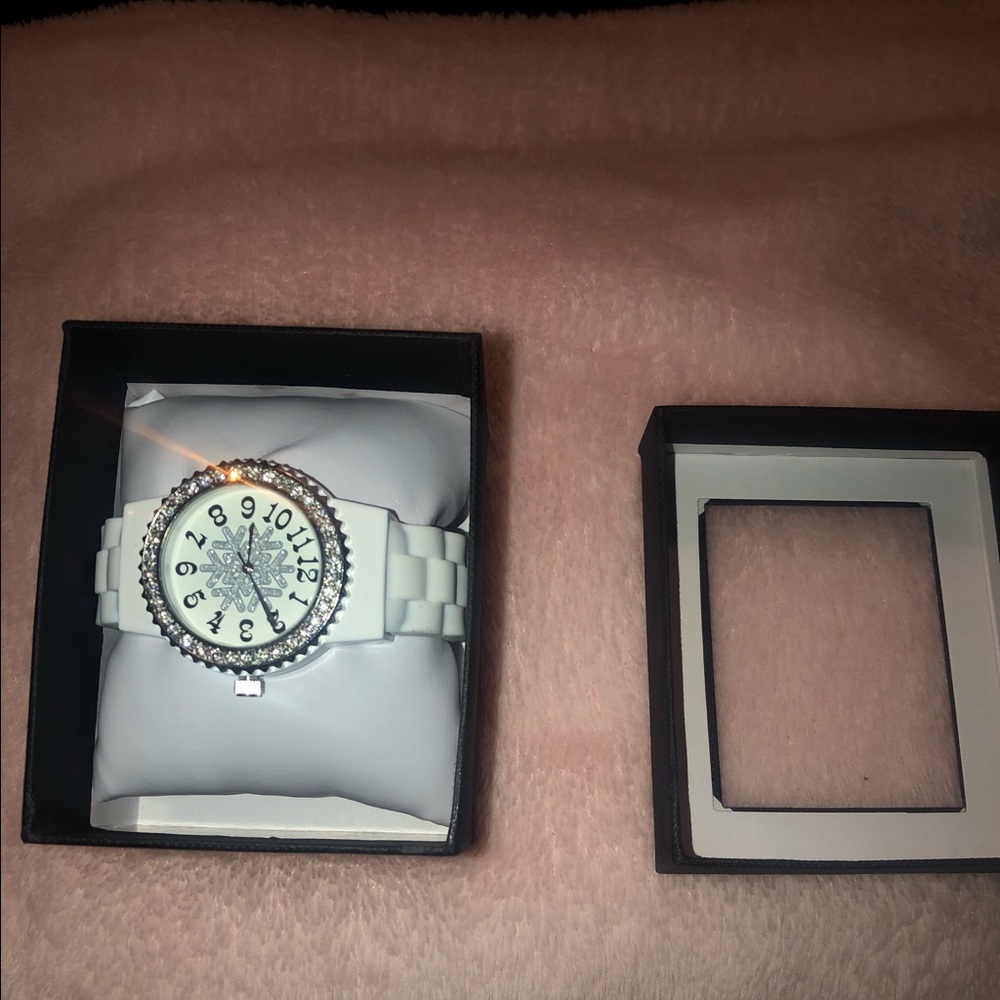 Watch - Picture 2 of 3